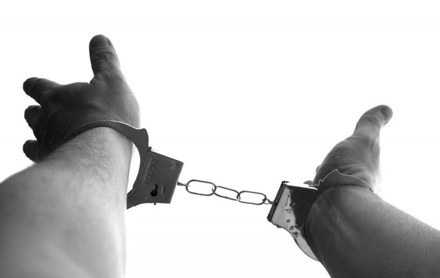 По подозрению в сбыте наркотиков арестованы тюменские полицейские