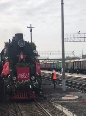 Жители Сургута и Сургутского района встретили поезд Победы