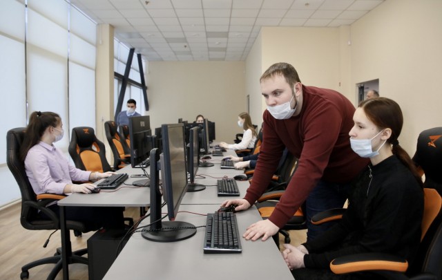 ​В поселении Сургутского района провели урок кибербезопасности для молодёжи