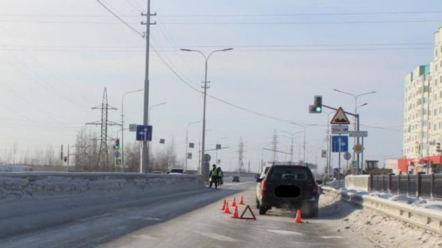 В Сургуте два автомобиля столкнулись на перекрёстке