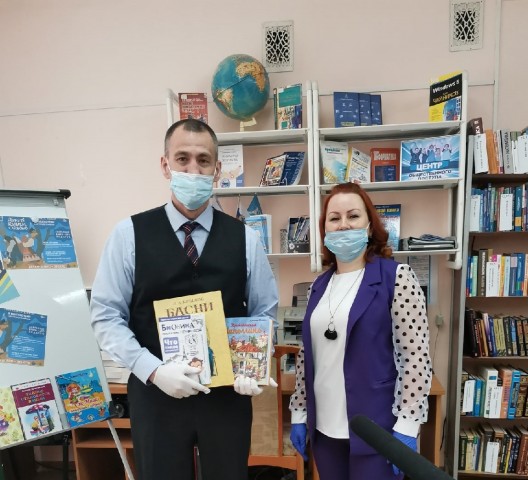 Андрей Трубецкой передал детские книги для библиотеки в Барсово