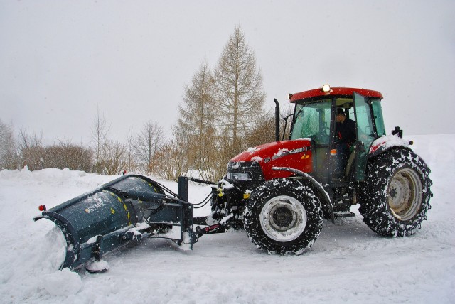В Томске на борьбу со снегом выехала дополнительная техника