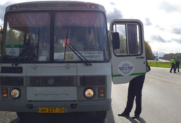 Тюменские автоинспекторы выявили нарушения в работе автобусов
