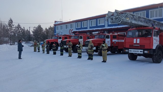 ​Пожарные Лянтора и Нижнесортымского почтили память своих коллег минутой молчания