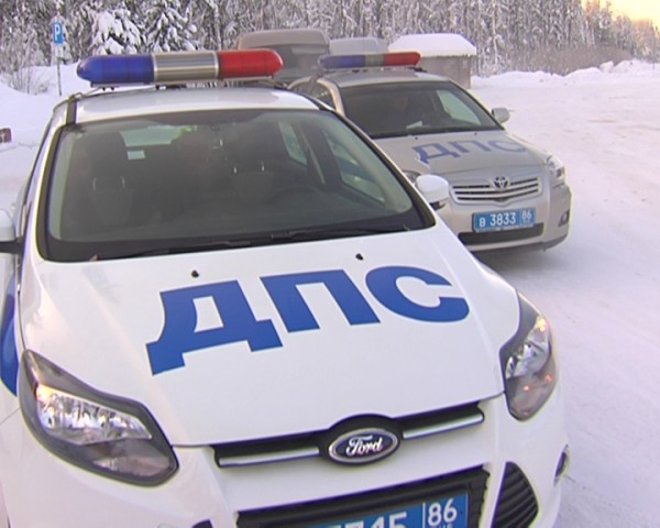 В Сургутском районе водители помогли полицейским выбраться из кювета