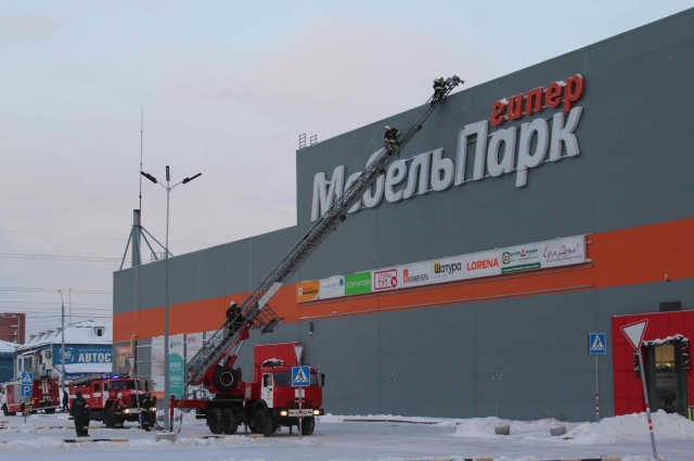 В Томске из «горящего» гипермаркета эвакуировали более 300 человек