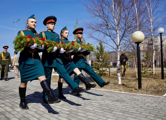 9 мая в Сургутском районе почтили память павших и поздравили ветеранов с Днём Победы 9 мая в Сургутском районе почтили память павших и поздравили ветеранов с Днём Победы