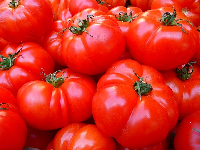 В Астрахани цены на помидоры повысились на 20 рублей