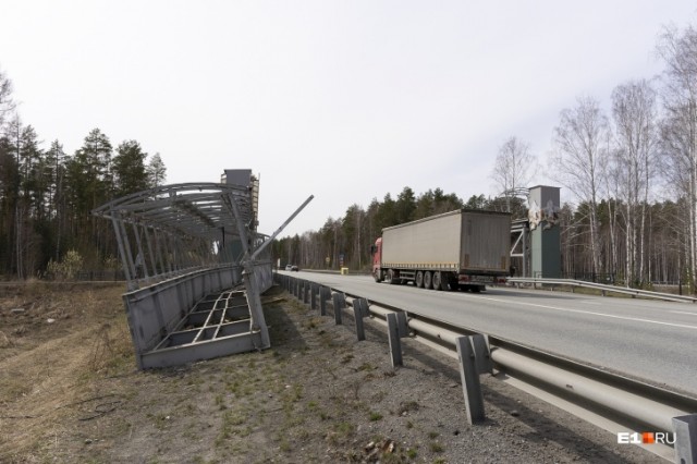 Разрушенный пешеходный мост под Екатеринбургом был построен без нарушений