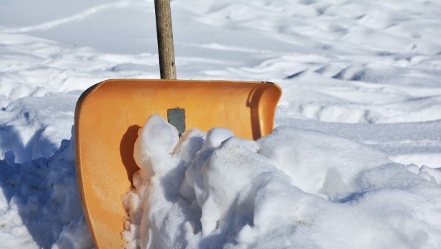 ​Лянторцы пожаловались губернатору Югры на некачественную уборку снега