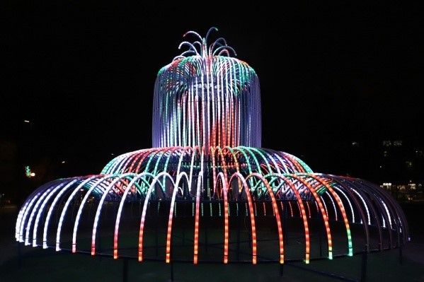 ​В Кургане в городском саду установили светодинамический фонтан