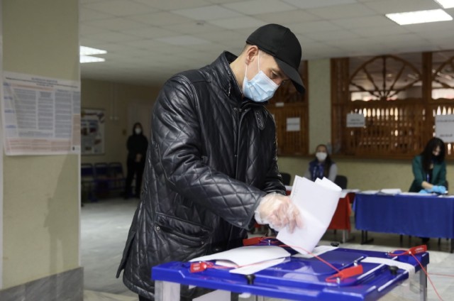 ​Глава Сургутского района Андрей Трубецкой проголосовал в Барсово