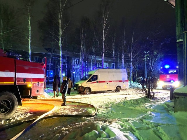 При пожаре в Нефтеюганске пострадали 5 человек, в том числе ребёнок