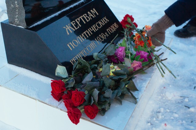 Чтят память: в Тундрино военные памятники очистят от снега