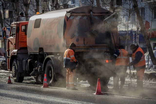 В Сургуте начался ремонт ям на дорогах